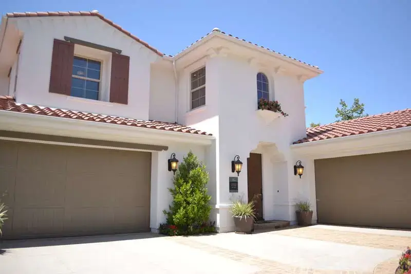 Garage door problems: Repair or replace?