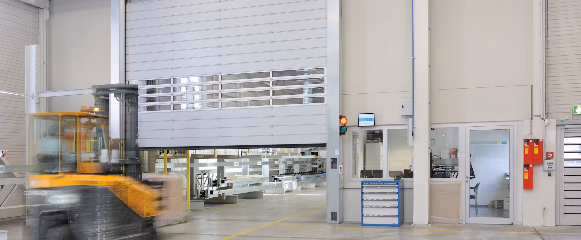 Speed-Guardian™ 5000 V 42 Industrial Commercial door Product image